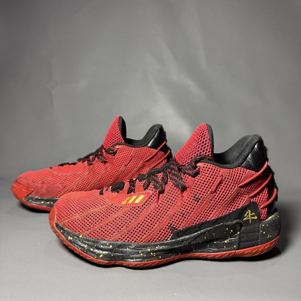 Sepatu basket voli second Adida Dame 7 Chinese New Year , size 40 insol  25 cm