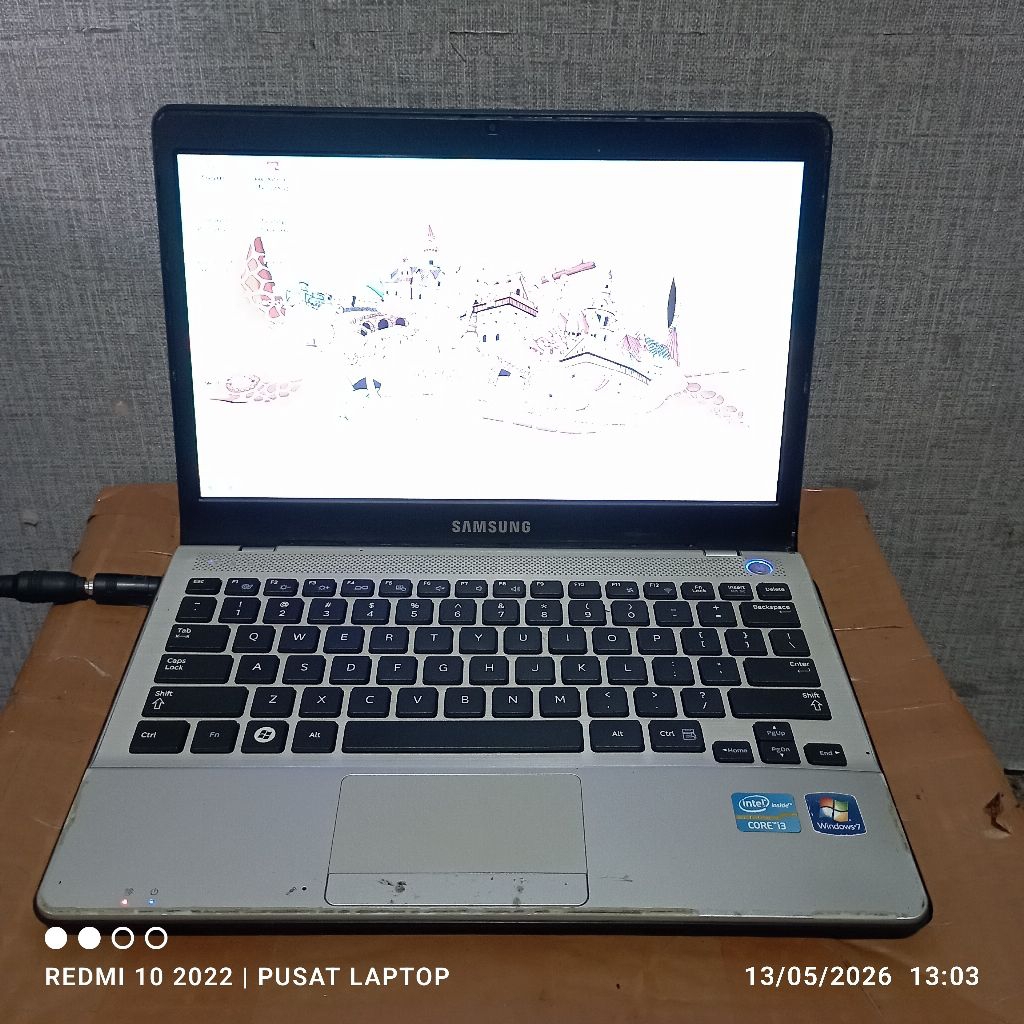 Laptop Samsung 300U NP300U1A windows 7 Prosesor Intel coreTM i3 Ram4gb DDR3 HDD320gb Lcd11in Mesin N