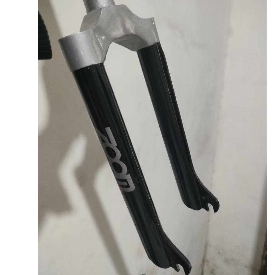 fork zoom silver hitam
