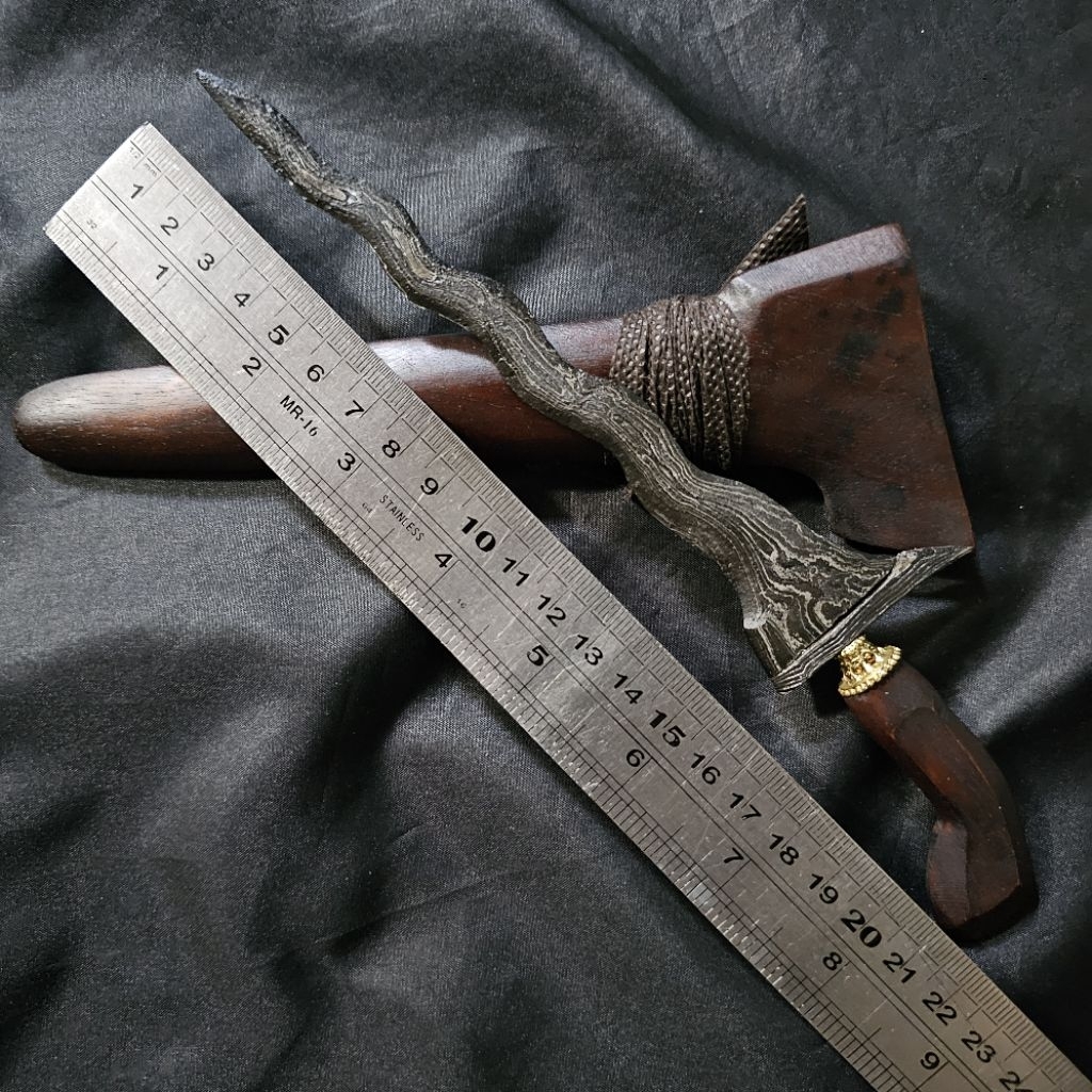 Keris J Buto Ijo Luk 9 Pamor Ngulit semangka