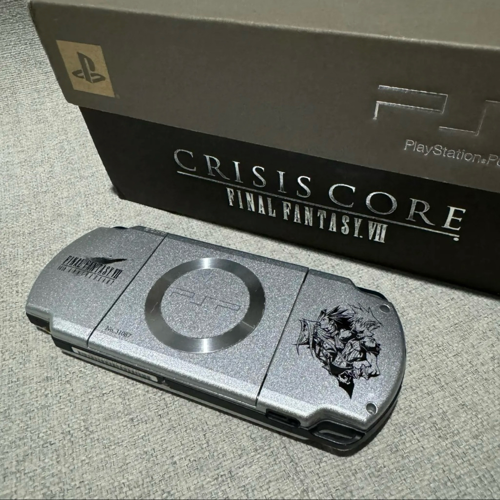 PSP Slim Final Fantasy VII Crisis Core Limited Edition