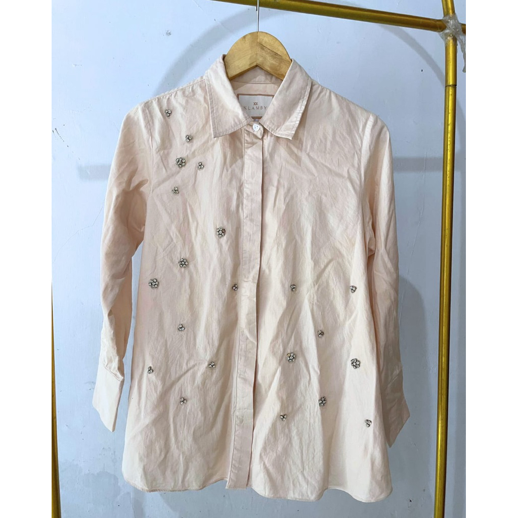 preloved wearing klamby blouse