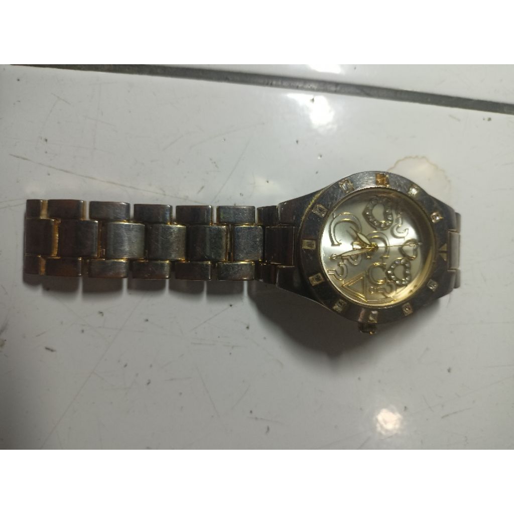 JAM TANGAN BEKAS MERK GUESS KONDISI HIDUP