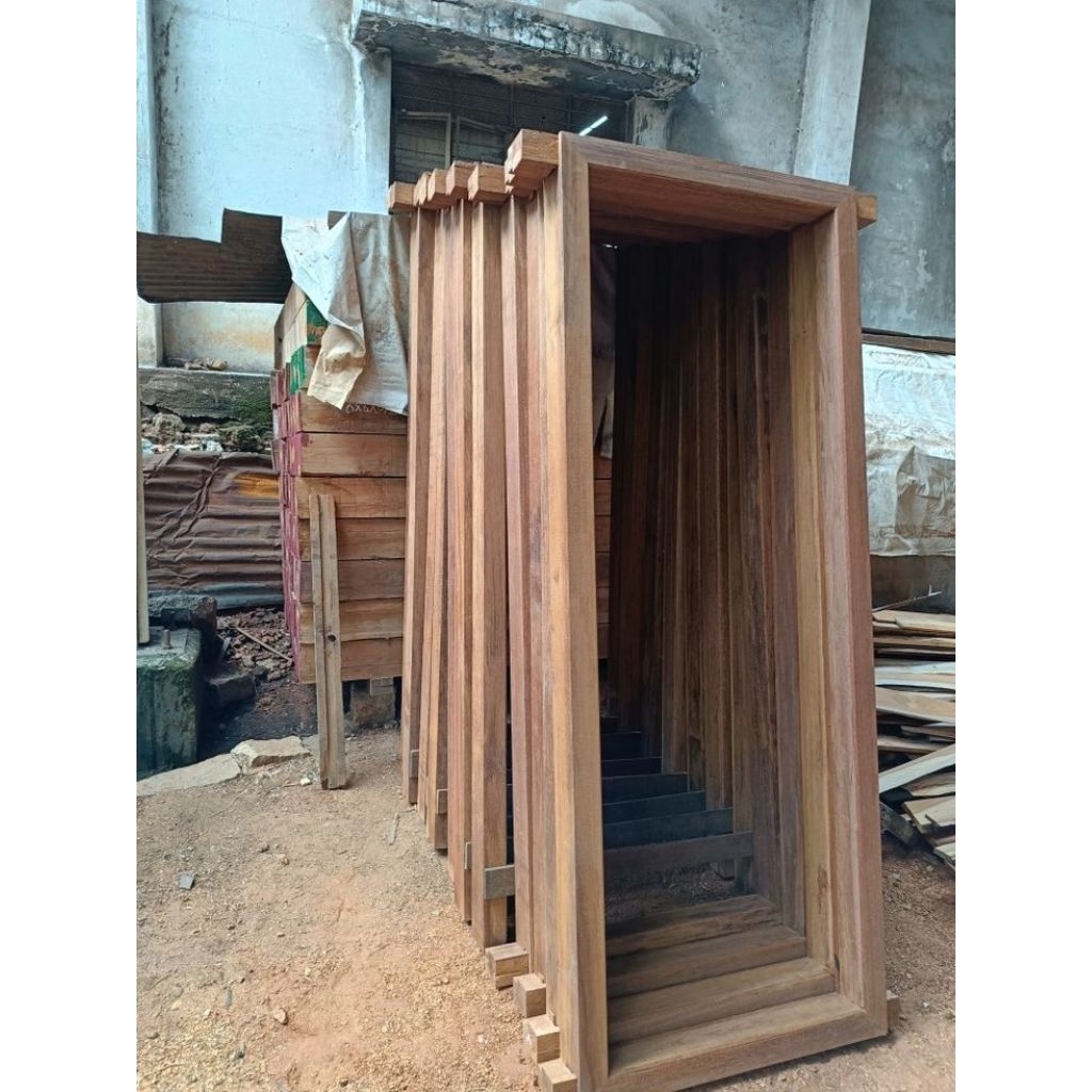 Kusen Kayu Pintu Rumah Minimalis – Kusen Jendela Kayu Custom Berkualitas
