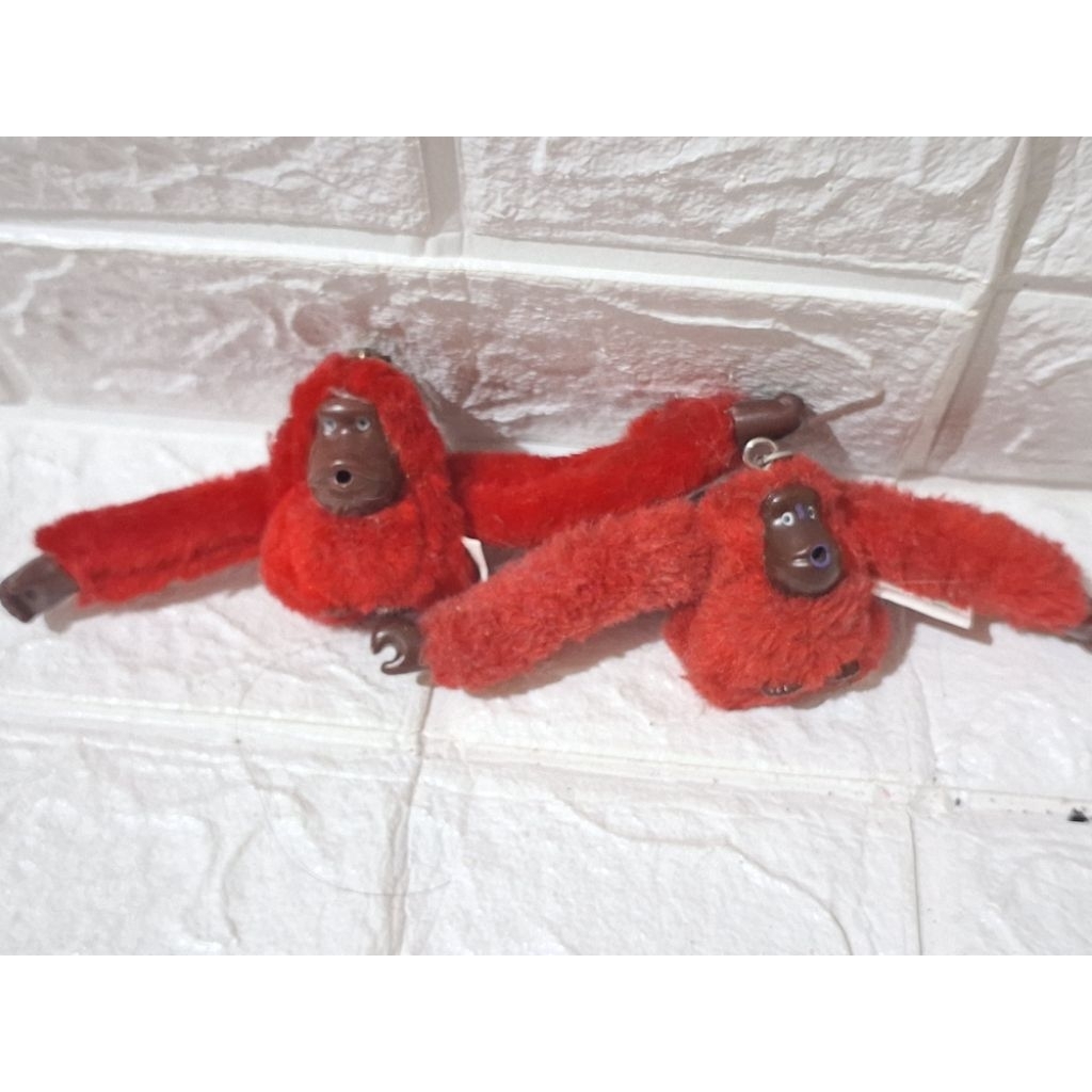 gantungan kunci monyet merah onyet red monkey ganci boneka monyet original brand kipling