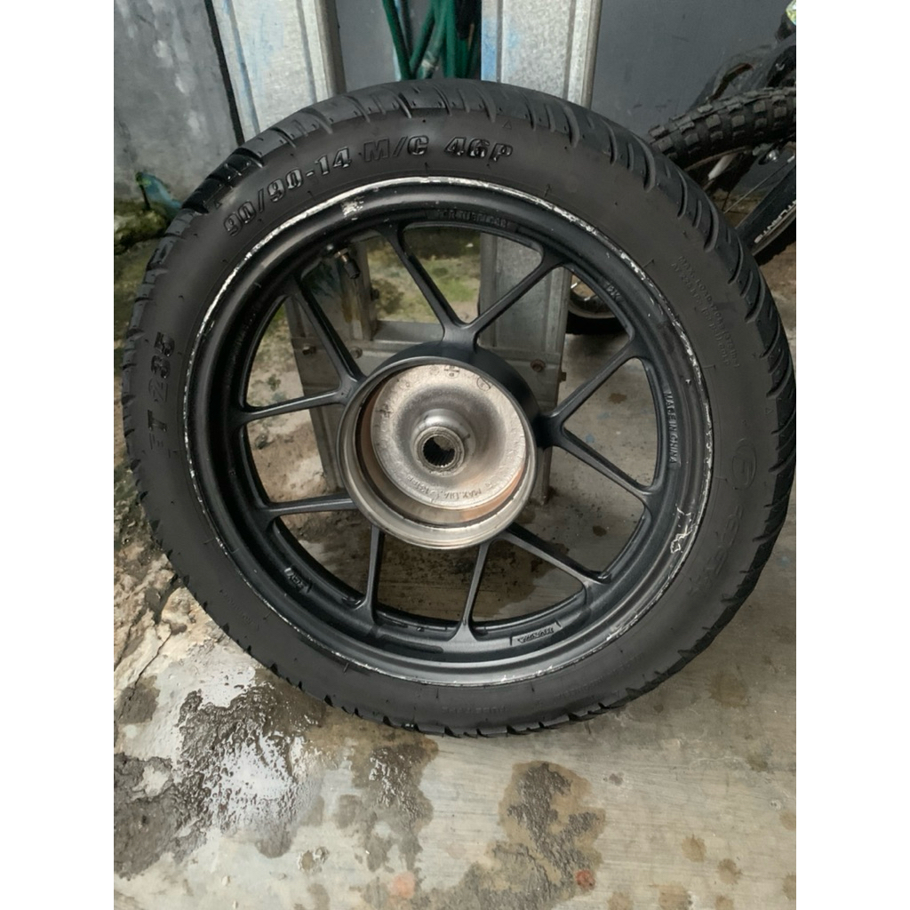 velg vario bekas