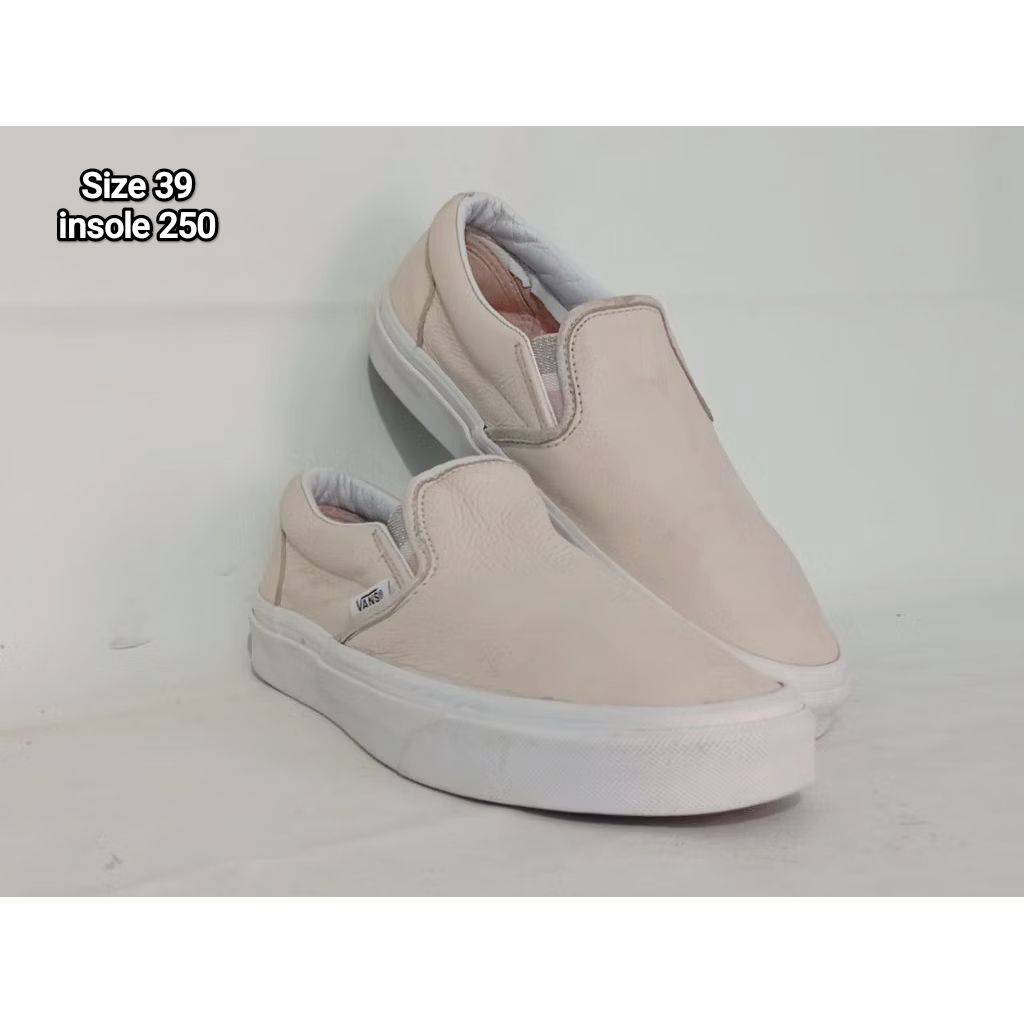 Sepatu Vans slip on