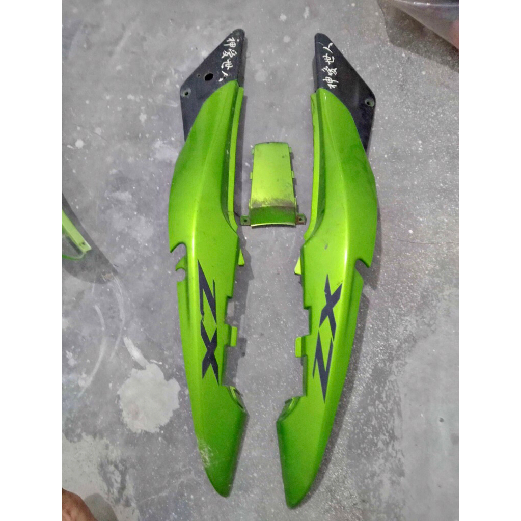 BODY BELAKANG KAWASAKI NINJA RR OLD ORIGINAL COPOTAN PUTIH GADING