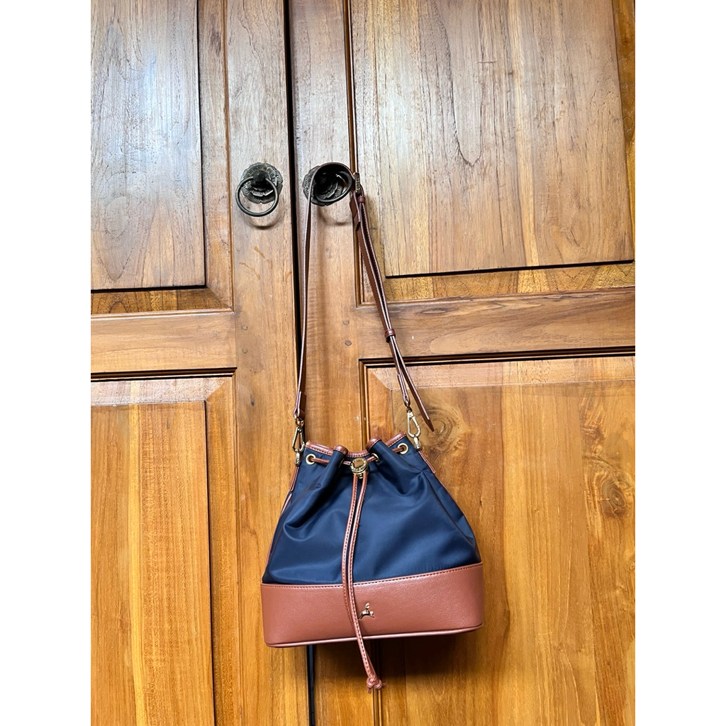 PRELOVED BUCKET BAG POVILO