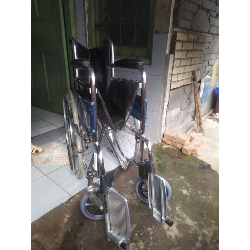 Kursi Roda Lipat (GWS 809 Wheelchair)
