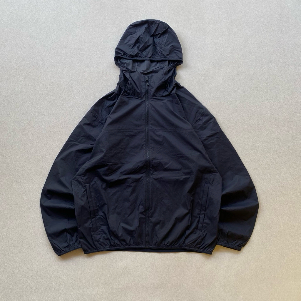 jaket uniqlo lightweight pocketable windbreaker hiking jaket