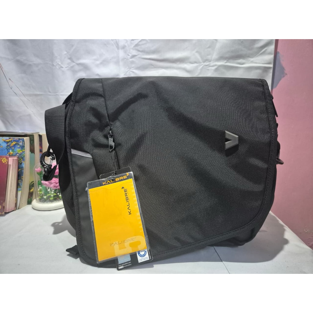 Kalibre Sling Bag Assymetric