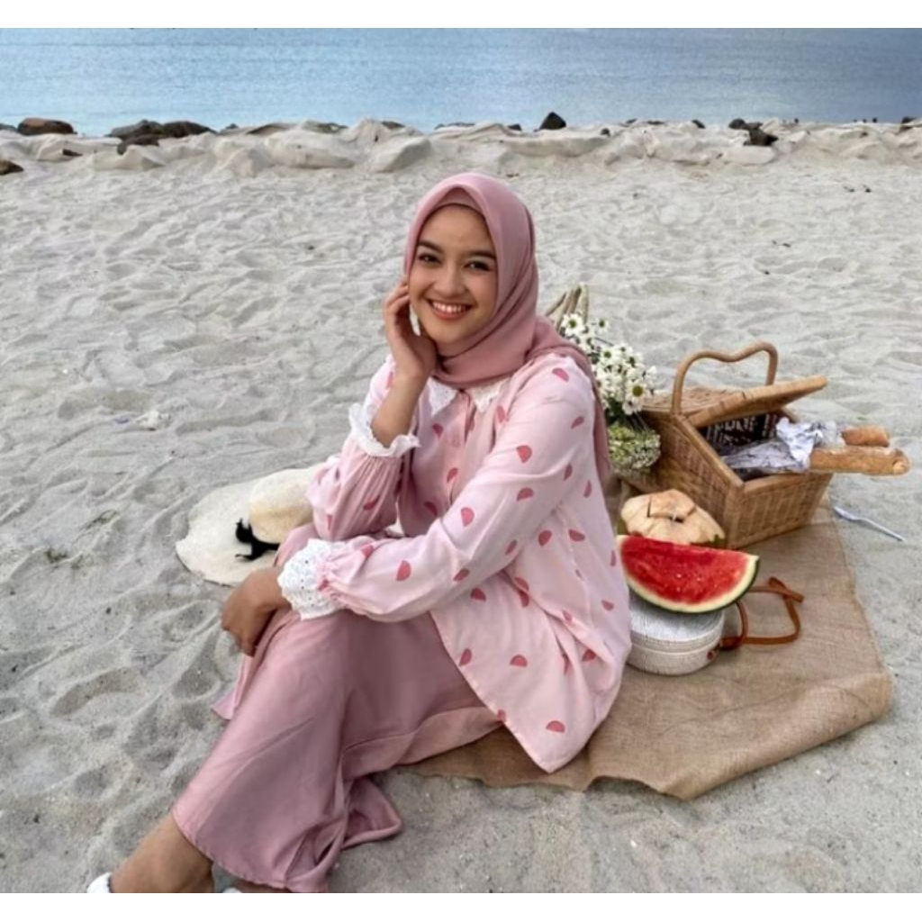 Preloved Blouse Vanilla Hijab