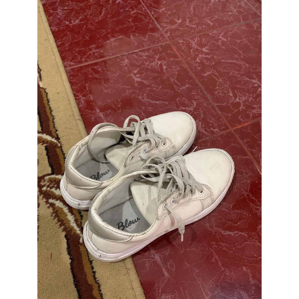 Sepatu Blow