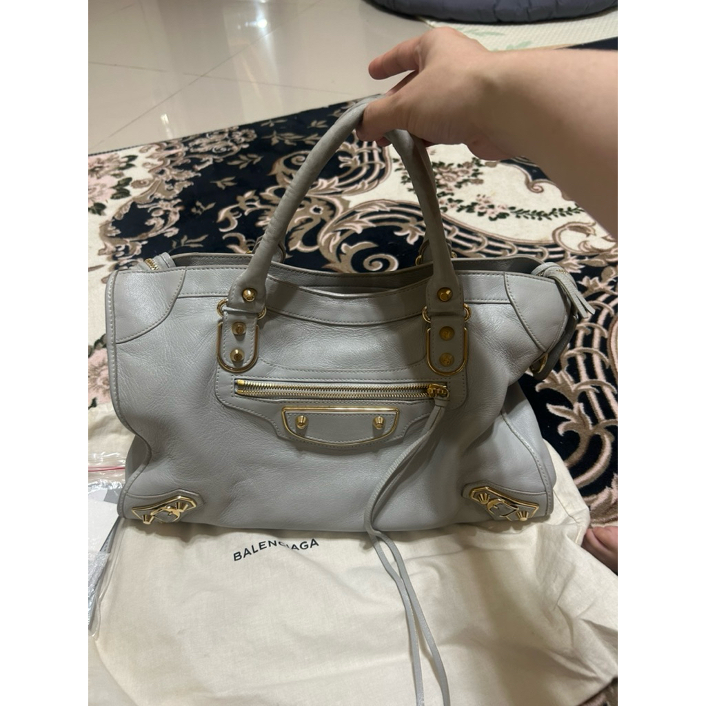 balenciaga metallic edge city light grey dan gucci tote vintage