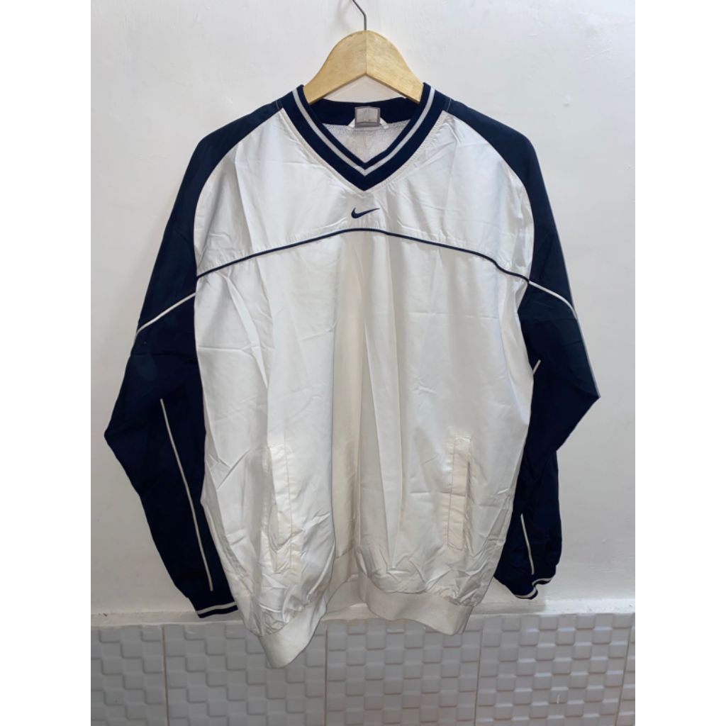 Nike Windbreaker V-Neck Pullover - 90s Vintage Streetwear Look