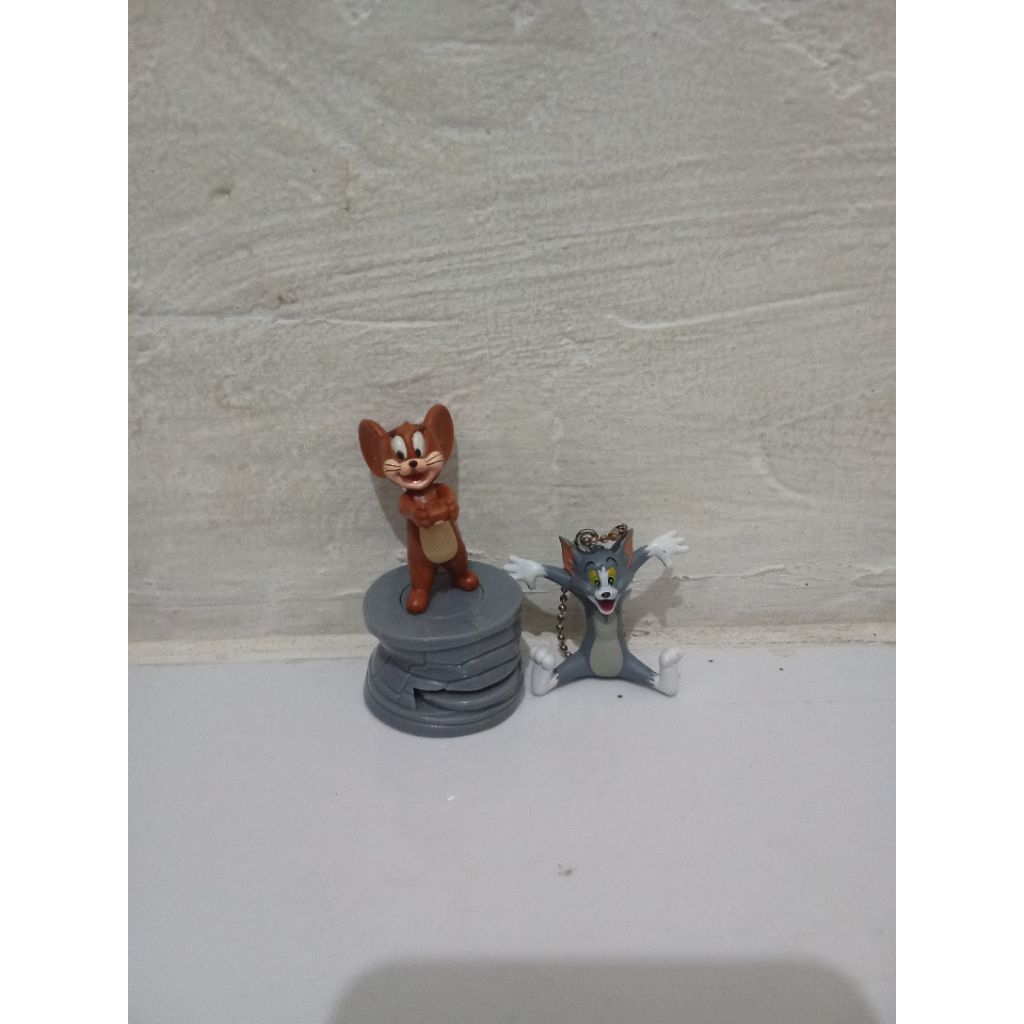 mainan figure Tom and Jerry