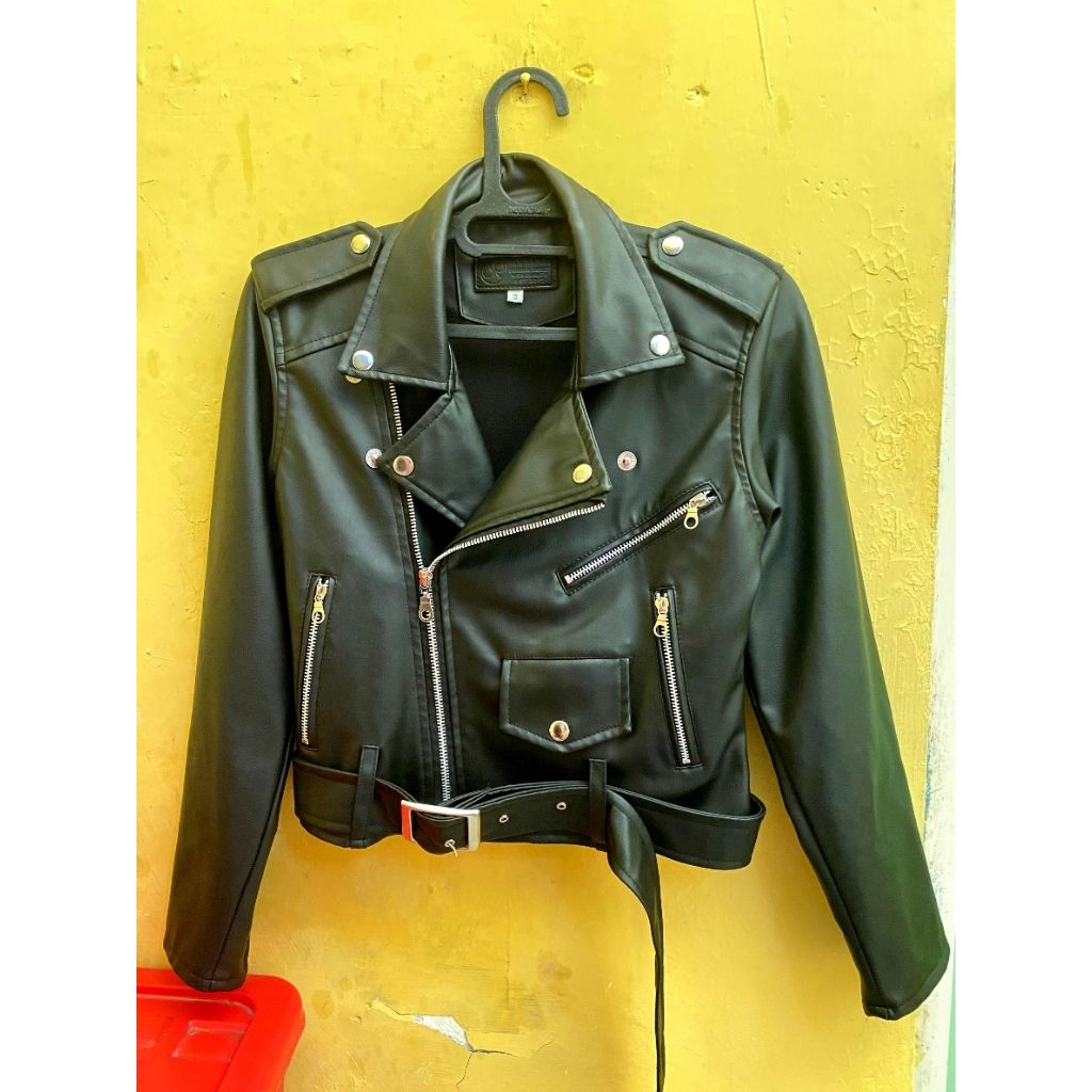 (Preloved) Jaket Leather Crop Wanita