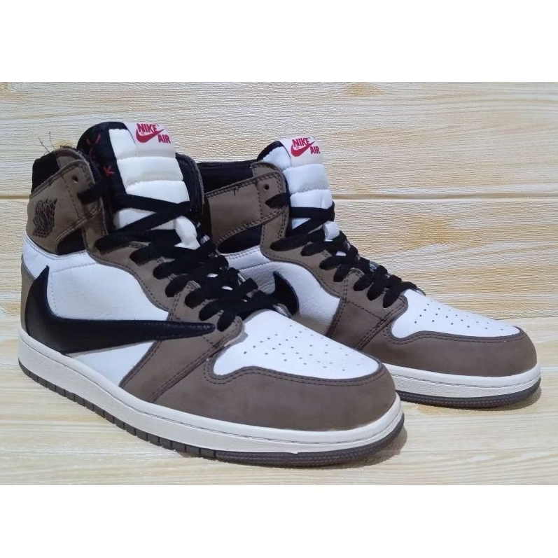 Sepatu Travis Scott