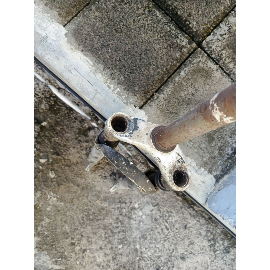 fork mtb 26 copotan polygon premier merk suntour bahan alloy minus ud gk isi pir sm tutup atas sdh t