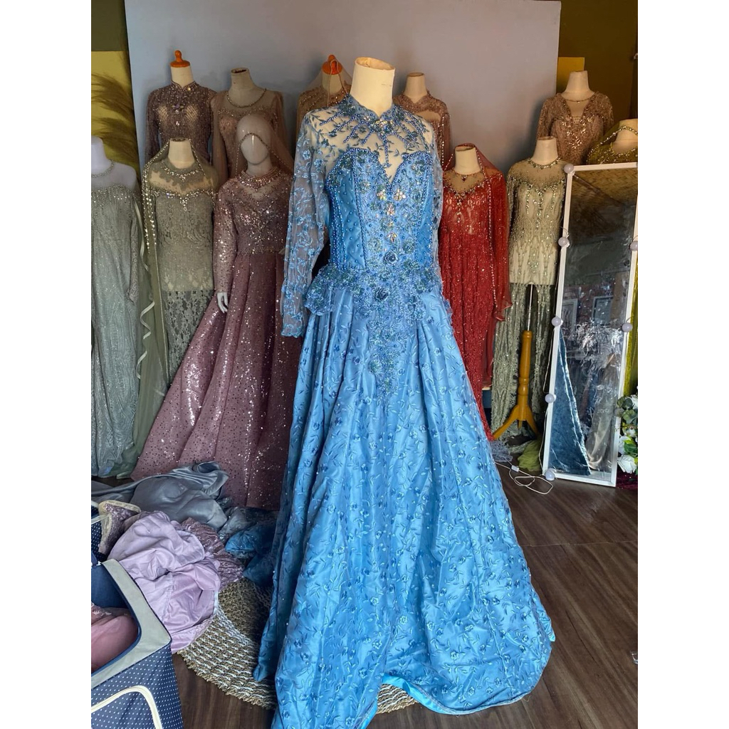 Gaun pengantin biru muda