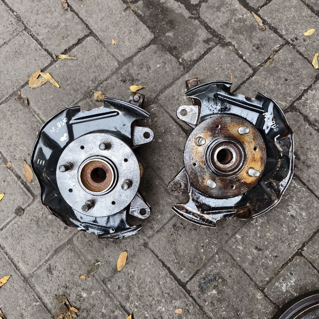 Knuckle kenakel nap roda honda mobilio depan kanan kiri 2pcs original