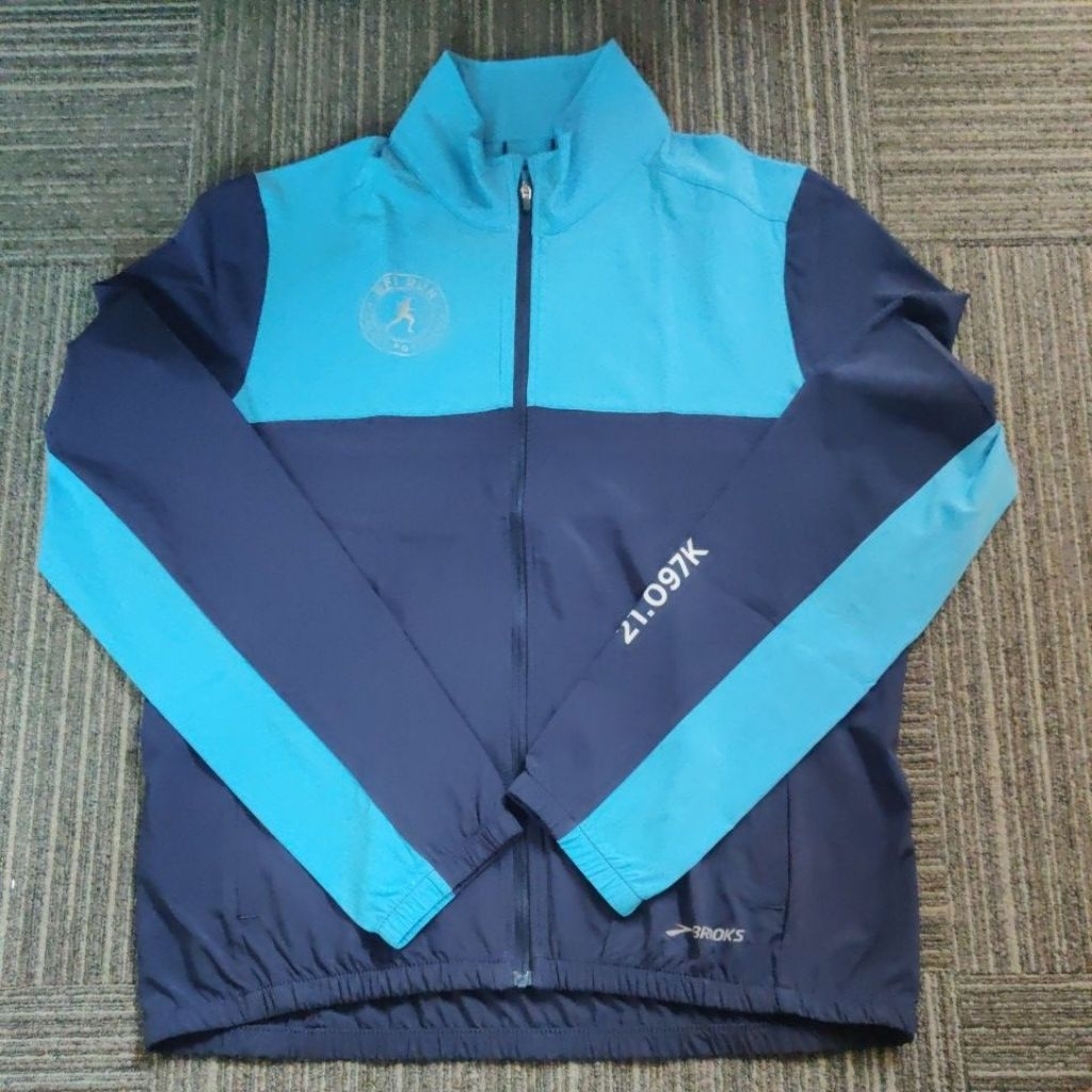 jaket running bfi brooks size M