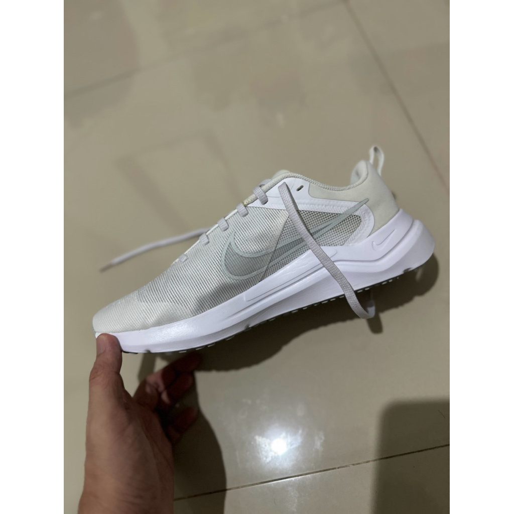 sepatu training / gym / lari / sport / nike downshifter 12 bnib uk 42 / 8.5 warna putih/white