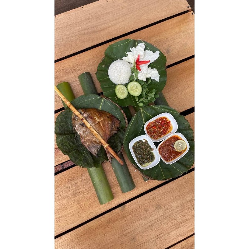 nasi dan ikan dorang asap salai smoky segar free sambal dan lalapan