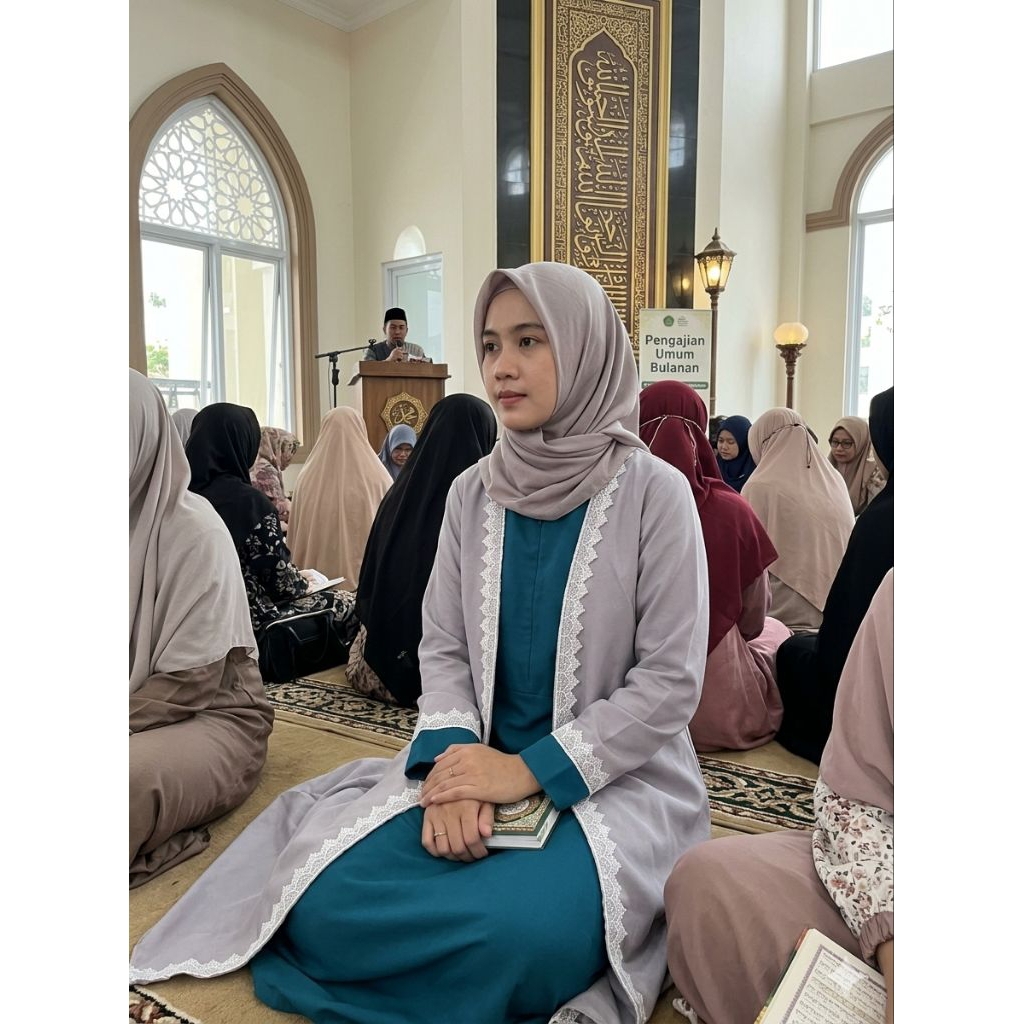 Gamis Abaya Madina putih dan abu Bordir Renda Putih jumbo Nyaman
