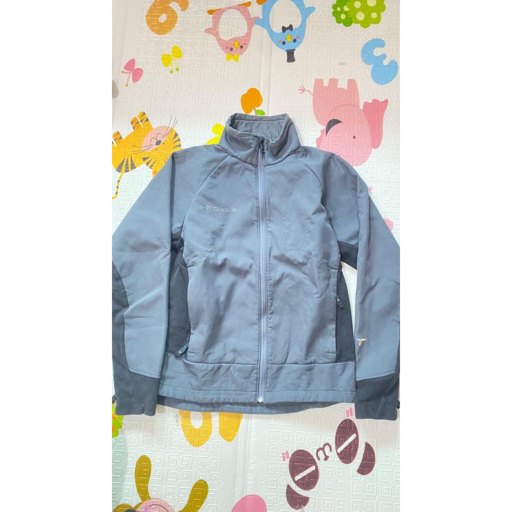 Titanium columbia