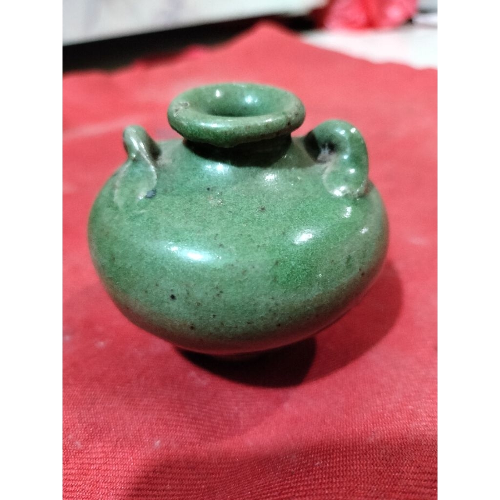 Guci antik china keramik hijau celadon.Buli buli antik