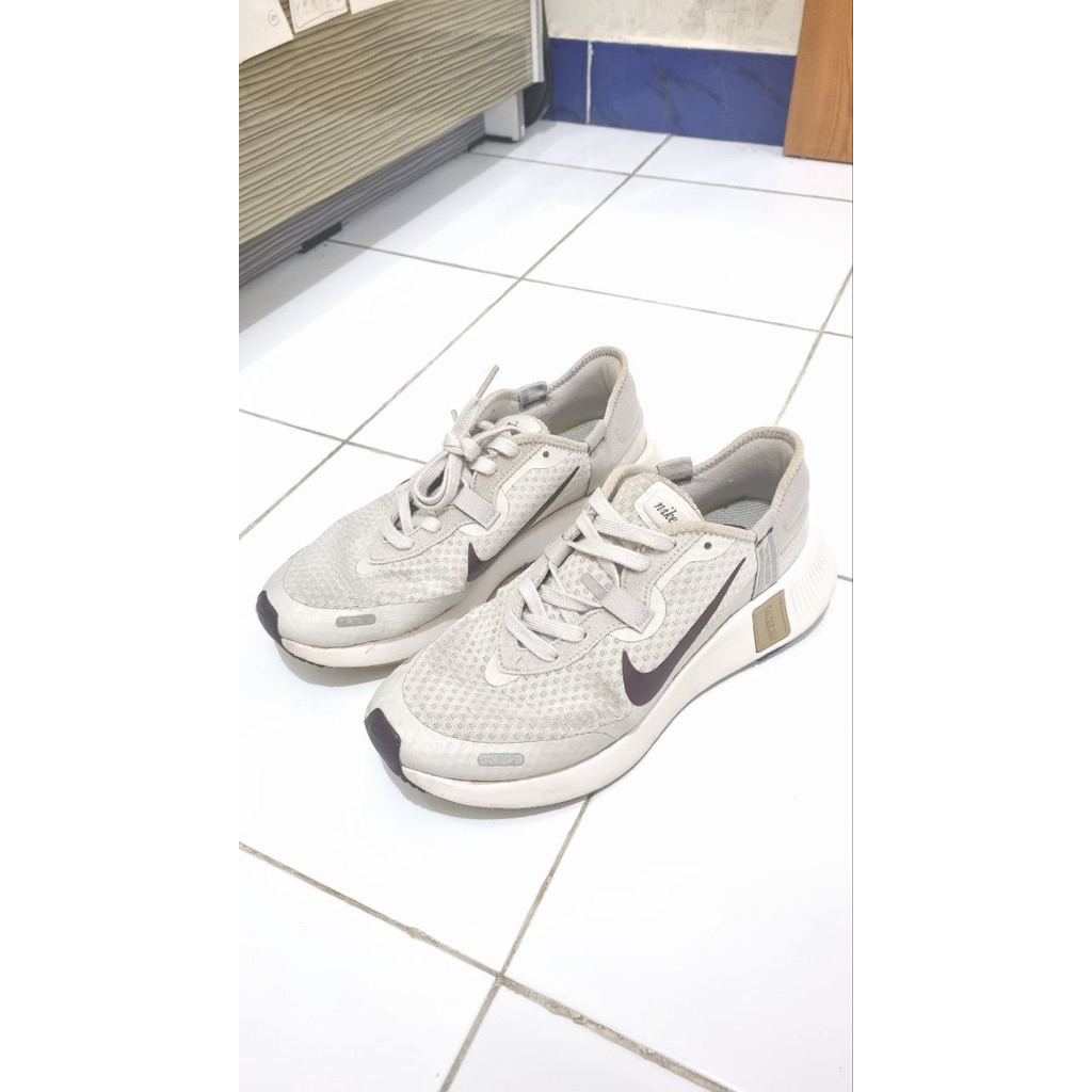 [PRELOVED] Sepatu Nike Reposto CZ5631-015