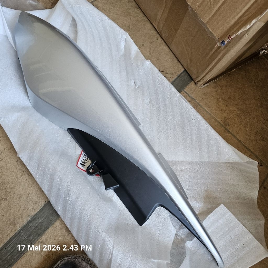Cover body honda  tiger revo silver kiri. 77220-KCJ-660HNS