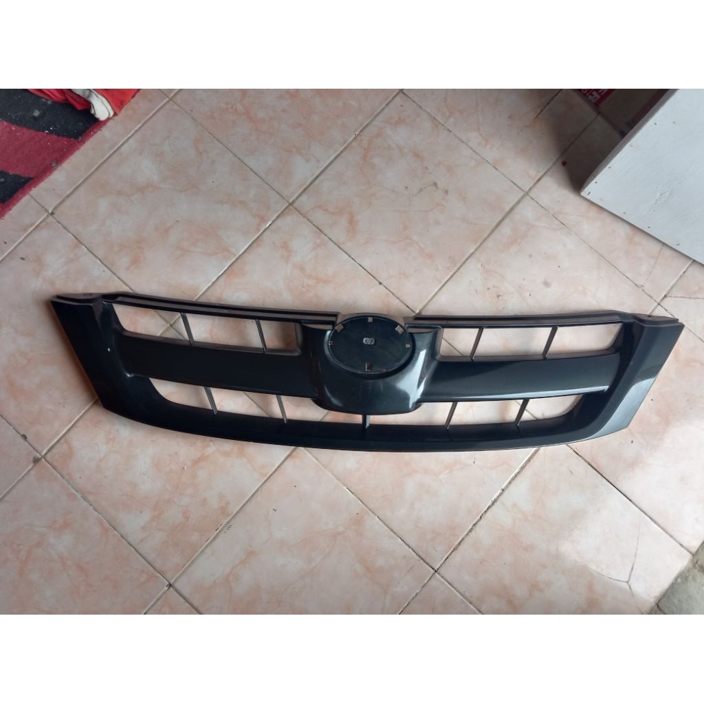 grill Innova 2005-2007 original
