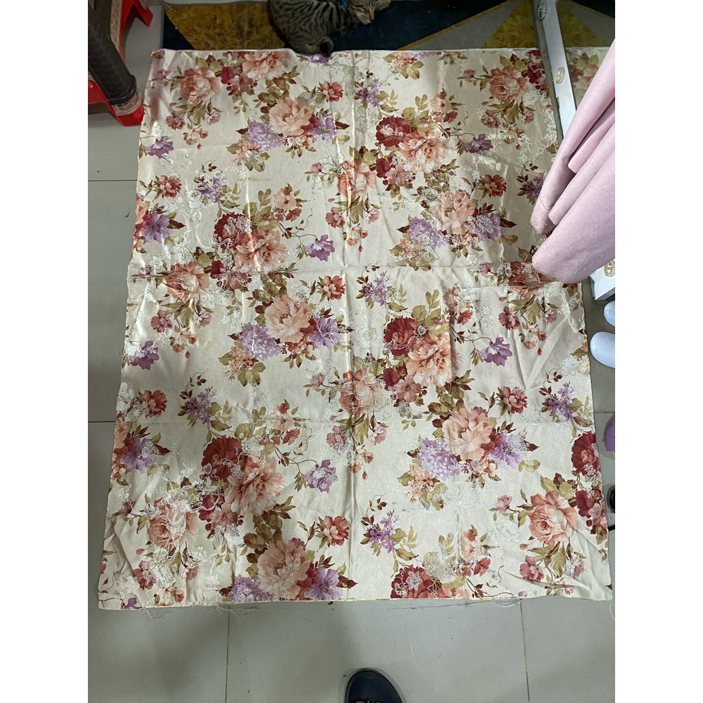 PL Kain Satin Jacquard Bordir Motif Bunga 107x138cm. IZ