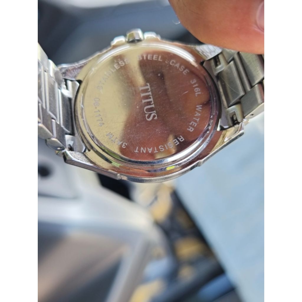 Jam Titus quartz