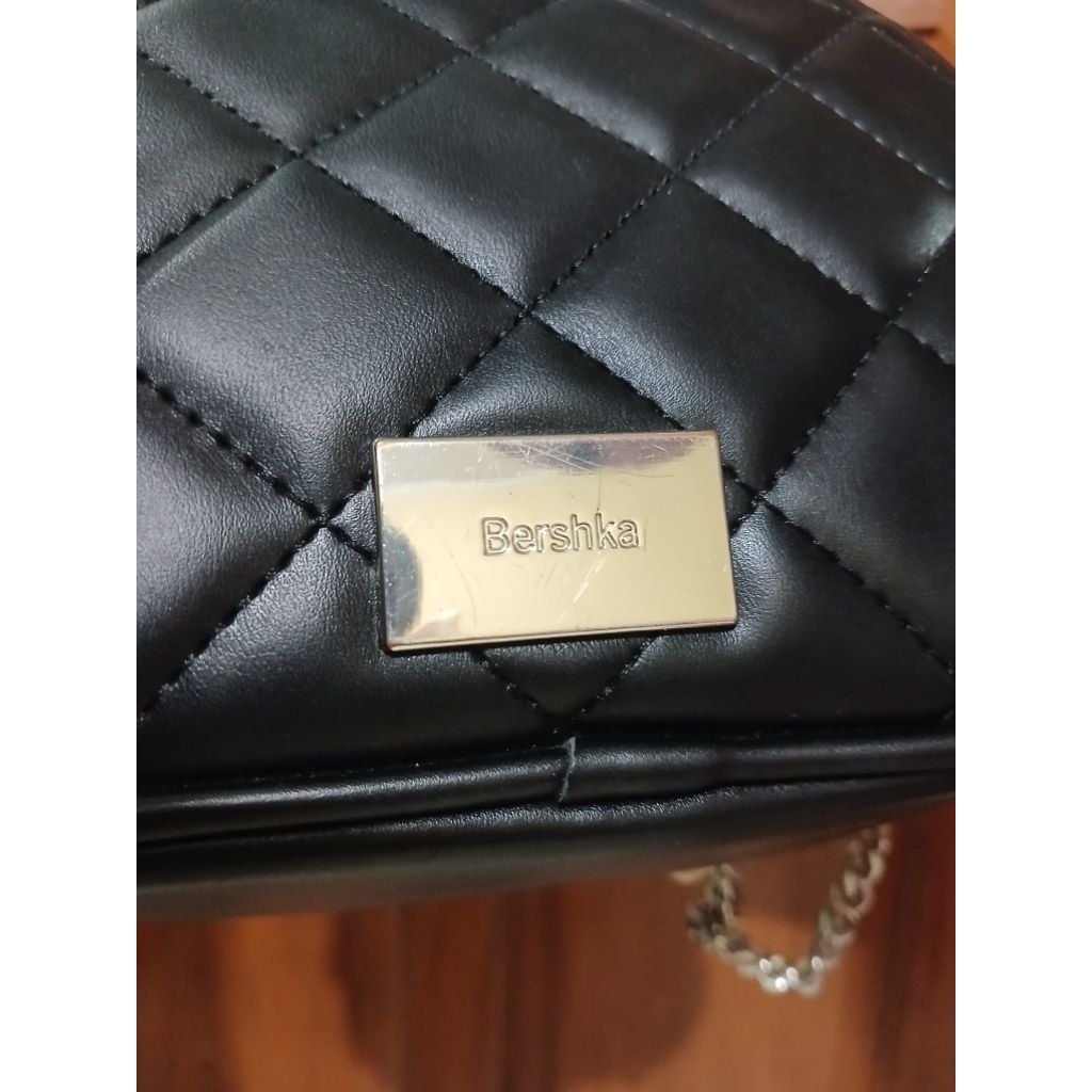 preloved.ita - Tas Selempang Hitam Sling Bag Tas Brand Bershka