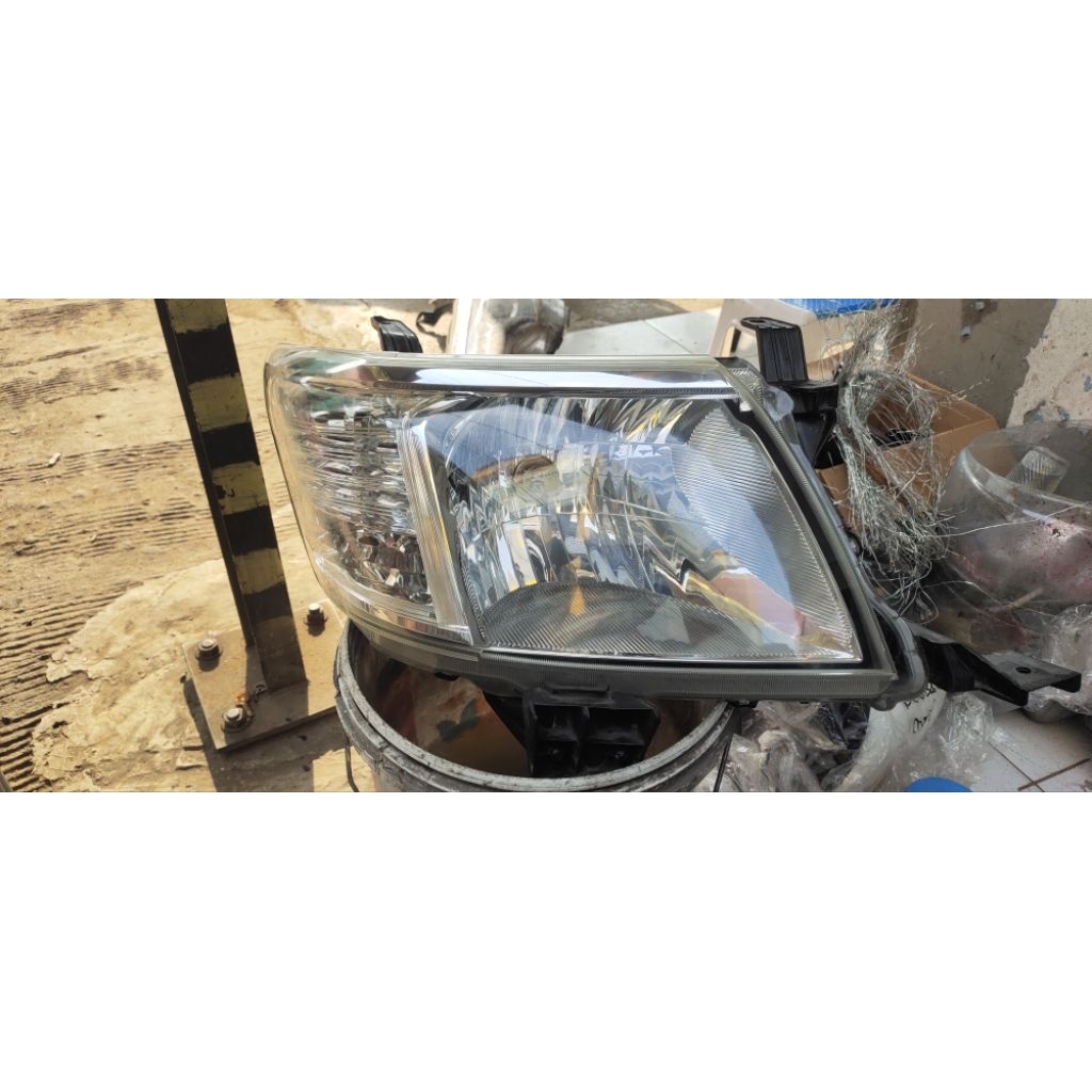 headlamp hilux 2010 original