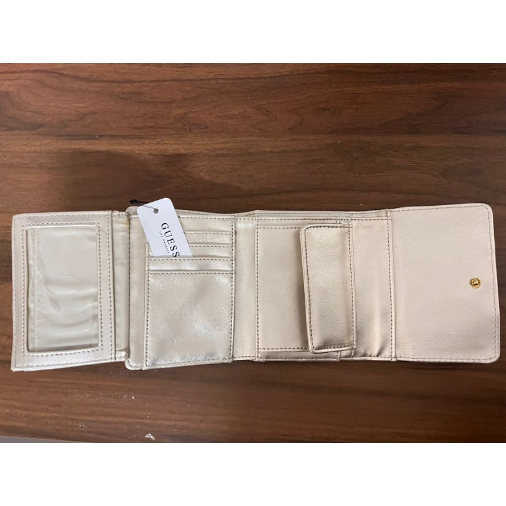 Dompet wanita Guess