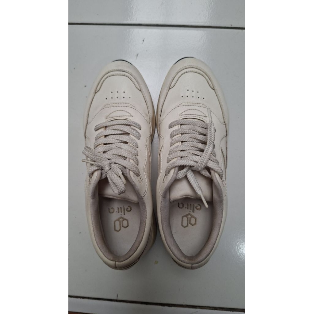 preloved sepatu putih elira size 39
