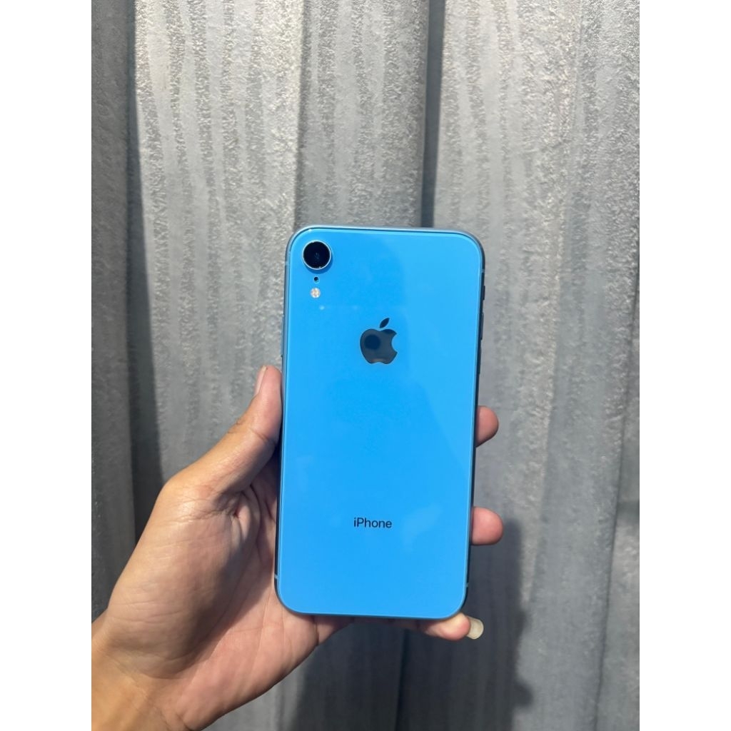 iPhone xr 64gb matot icloud off