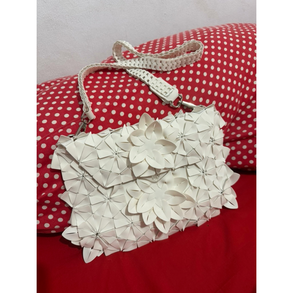 Byo Bloom Warrior Clutch