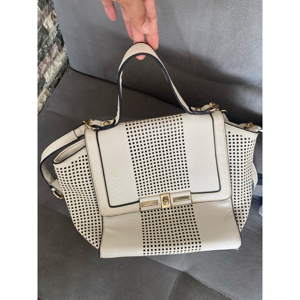 PRELOVED TAS ROTELLI SLING BAG PUTIH