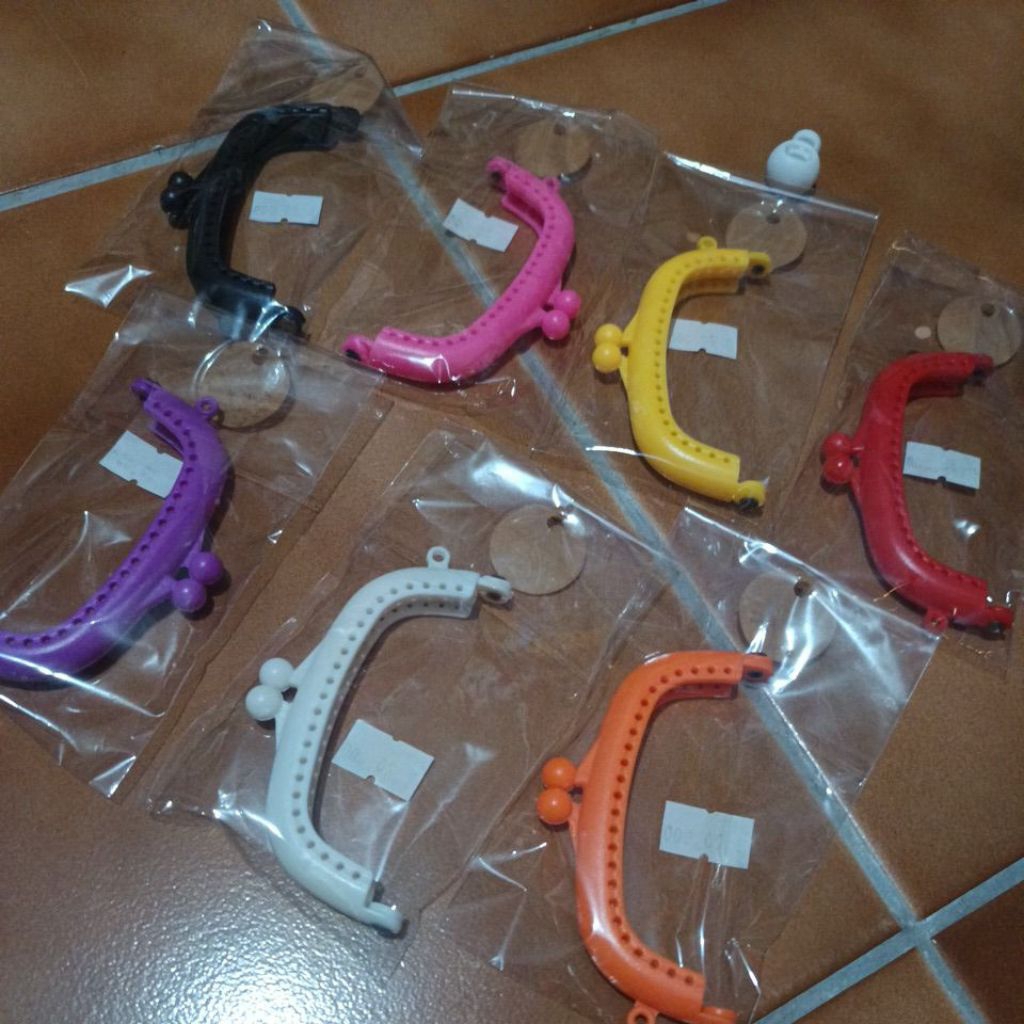 behel dompet plastik 8,5cm