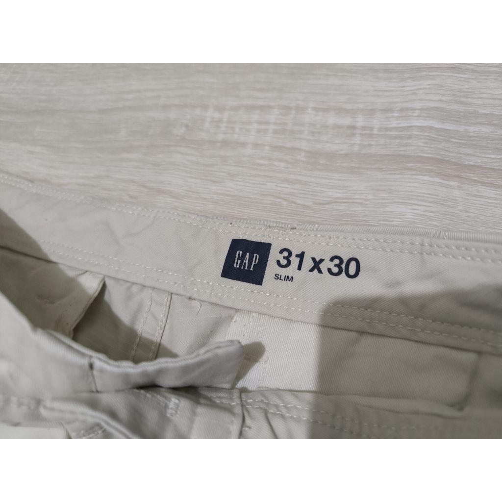 Celana Chinos Gap Slim Putih