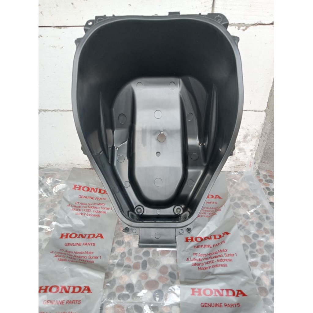 Box Bagasi Scopy fi K16 2013-2016 81250-K16-900