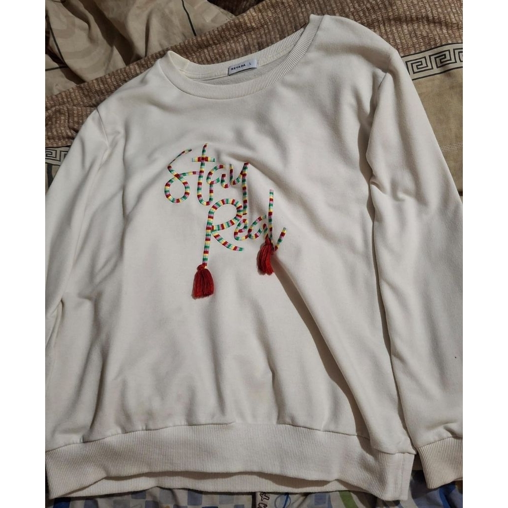 sweater nevada (preloved)