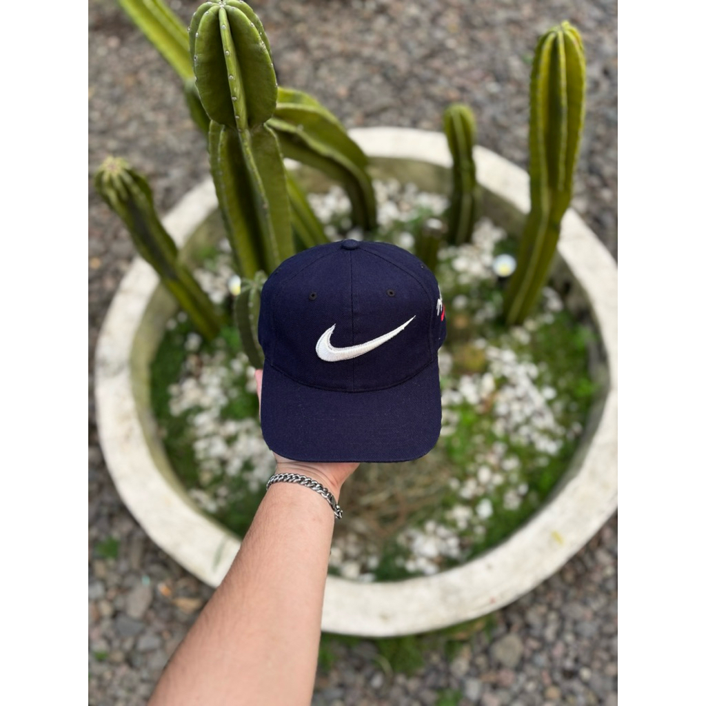 Topi Vintage Nike Big Swoosh Side Logo