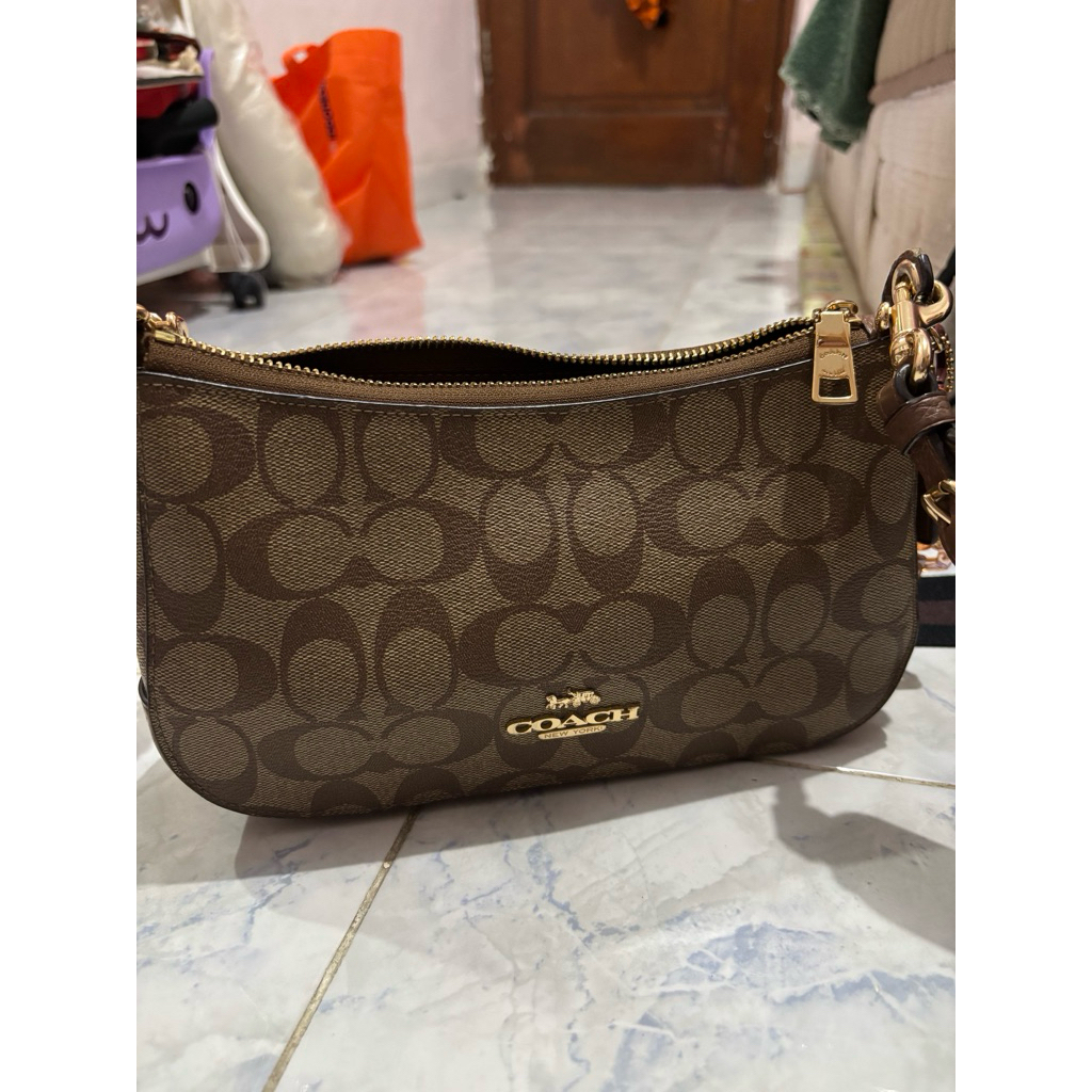 Coach Jes Baguette crossbody bag signature